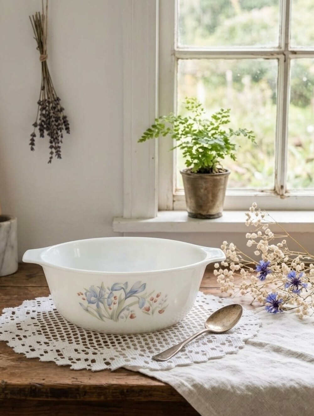🌸 Vintage Pyrex England Oven Dish – Blue Iris Motif